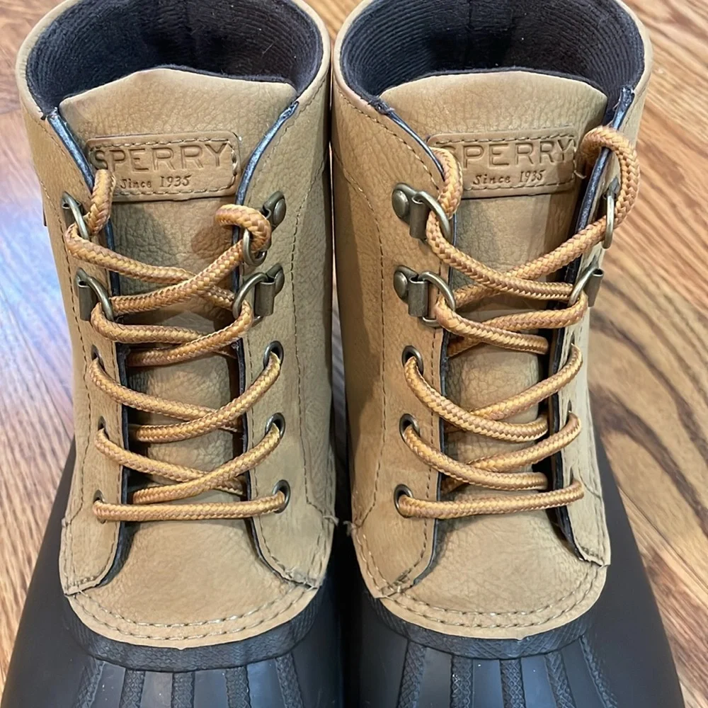 Boy’s Sperry Bowline Storm Boots. Size 5. Excellent to Like New Condition.